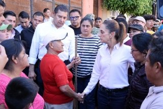 Cobija y atiende la Presidenta Sheinbaum a damnificados en Huauchinango: No vamos a dejar desamparado a nadie