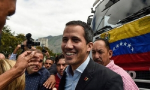Guaidó encabeza caravana a frontera con Colombia por ayuda humanitaria