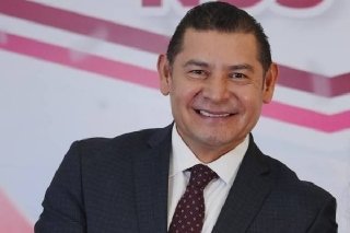 Armenta anunció la adquisición de seis módulos de maquinaria y cablebús para Puebla