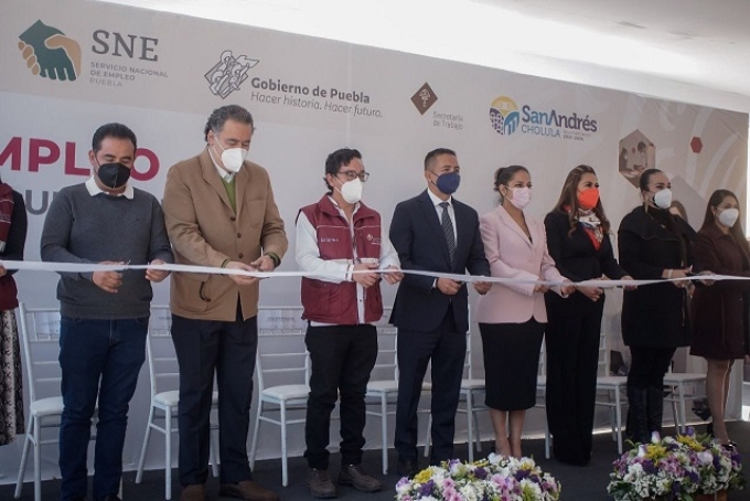 Inaugura Ayuntamiento de San Andrés Cholula primera feria de empleo en el Estado