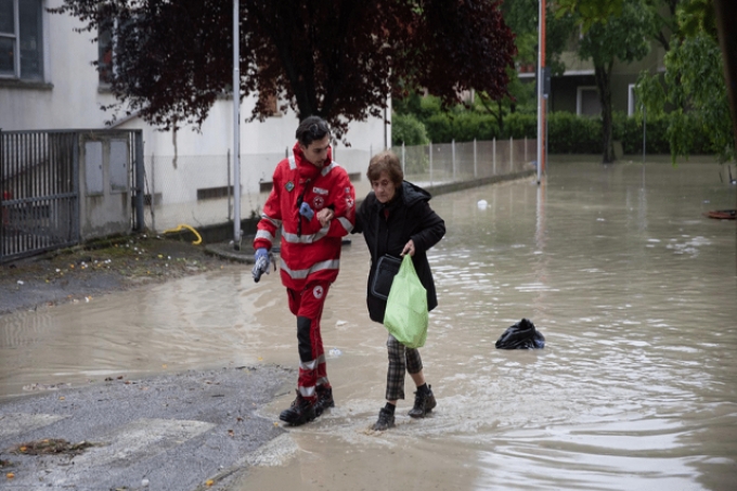 Inundaciones en Italia dejan al menos 8 muertos y varios desaparecidos