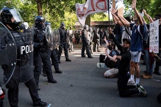 Calma regresa a EU con marchas pacíficas; hay 9 mil detenidos