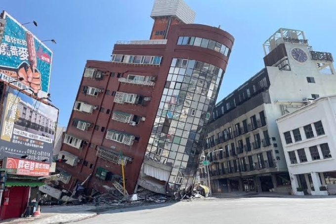 9 muertos y más de mil heridos por terremoto en Taiwán