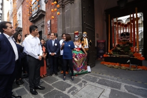 Poder Judicial de Puebla participa en corredor de ofrendas con altar dedicado a Domingo Pantaleón Álvarez De Abreu