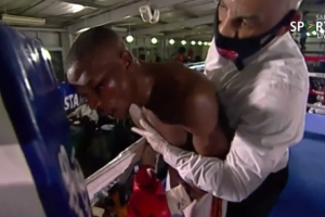 Muere boxeador sudafricano que soltó golpes al aire durante una pelea