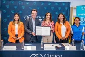 SMDIF Puebla firma convenio con clínica Stela para atender a las familias del norte de la ciudad.