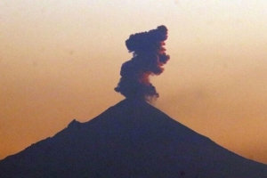 ¿Está inquieto? Popocatépetl lanza emisiones de vapor de agua y ceniza