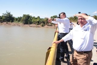 Rehabilitación de puentes y carreteras para conectar comunidades, se compromete Gobernador Armenta con Tenampulco
