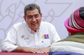 Con cercanía y calidez, Sergio Salomón atiende a poblanos en &quot;Martes Ciudadano&quot;