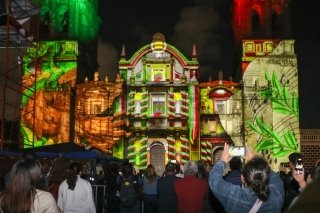 Inaugura Pepe Chedraui proyecciones del videomapping &quot;Septiembre Brilla&quot; en la fachada de Catedral