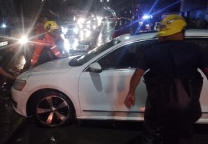 Rescata SSC a Ocupantes de Cuatro Vehículos Varados por Inundación en Bulevar Carmelitas