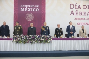 Armenta acompañó al presidente López Obrador en el día de la Fuerza Aérea Mexicana