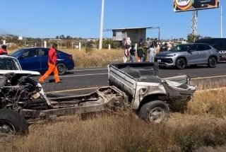 Paramédicos que viajaban como pasajeros brindan auxilio tras accidente en la vía Atlixcáyotl