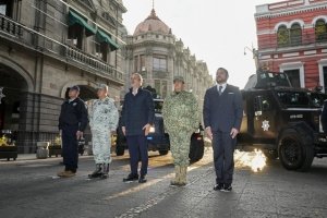 Encabeza Pepe Chedraui pase de lista a fuerzas municipales en el Zócalo de Puebla