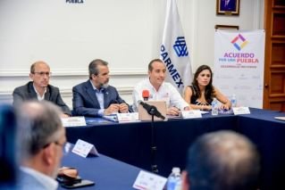 Mario Riestra firma acuerdo con Coparmex por una Puebla con desarrollo inclusivo