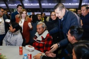 Miles de poblanas y poblanos conviven en armonía navideña con el gobernador Alejandro Armenta