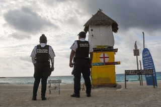 Detienen a dos personas vinculadas con asesinato de niño en playa de Cancún