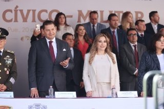 Reconoce gobierno estatal legado humanista de la Revolución Mexicana con desfile cívico-militar