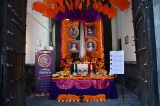 Con ofrenda a mujeres de la independencia, Poder Judicial de Puebla contribuye a la conservación de tradiciones mexicanas