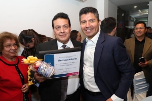 Eduardo Rivera Pérez reconoce labor de las y los maestros en puebla