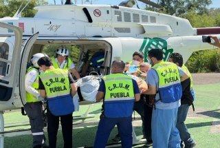Atención inmediata permite traslado aéreo de joven con quemaduras desde Acatlán de Osorio