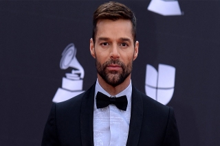 Ricky Martin niega acusaciones por violencia doméstica y dice que son “falsas”