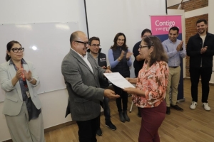 SMDIF Puebla y grupo Oxxo entregan constancias académicas a personas adultas mayores