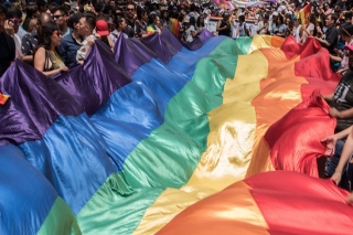 Qué significan los colores de la bandera del Orgullo LGBTTTI+