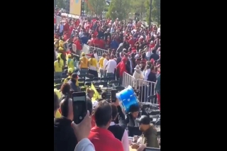 Se desata batalla campal entre simpatizantes del PAN y PRI durante mitin en Toluca